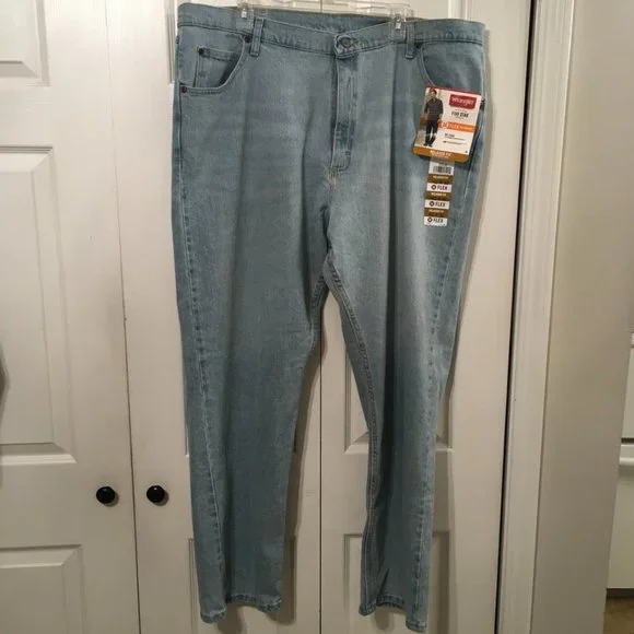 Men's Wrangler Relaxed Fit Denim Jeans - Picture 1 of 7